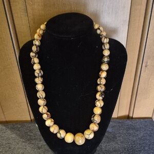Elegant Beaded Necklace in Tan and Black